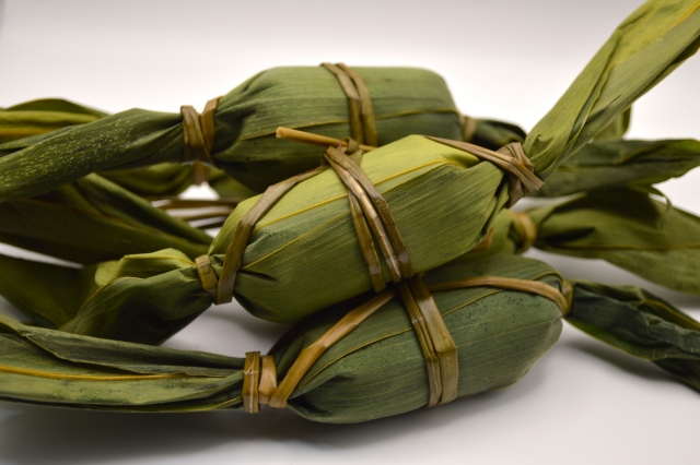 笹で包んだ食事